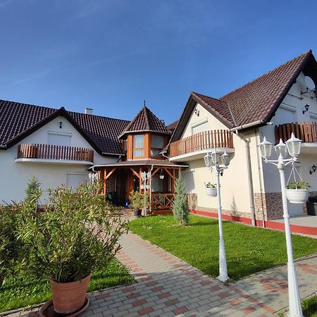 Havasi Vendeghaz Apartment Gyenesdias Bagian luar foto