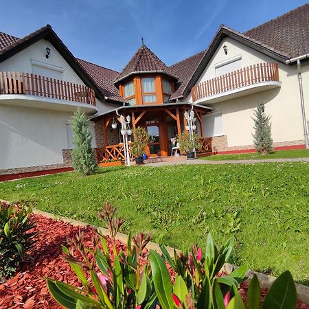 Havasi Vendeghaz Apartment Gyenesdias Bagian luar foto