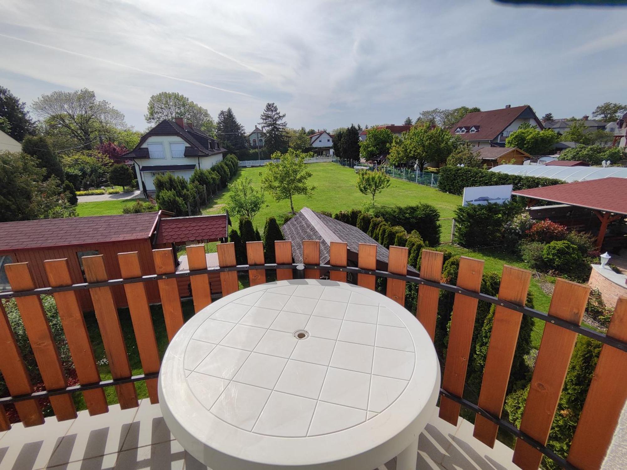 Havasi Vendeghaz Apartment Gyenesdias Bagian luar foto